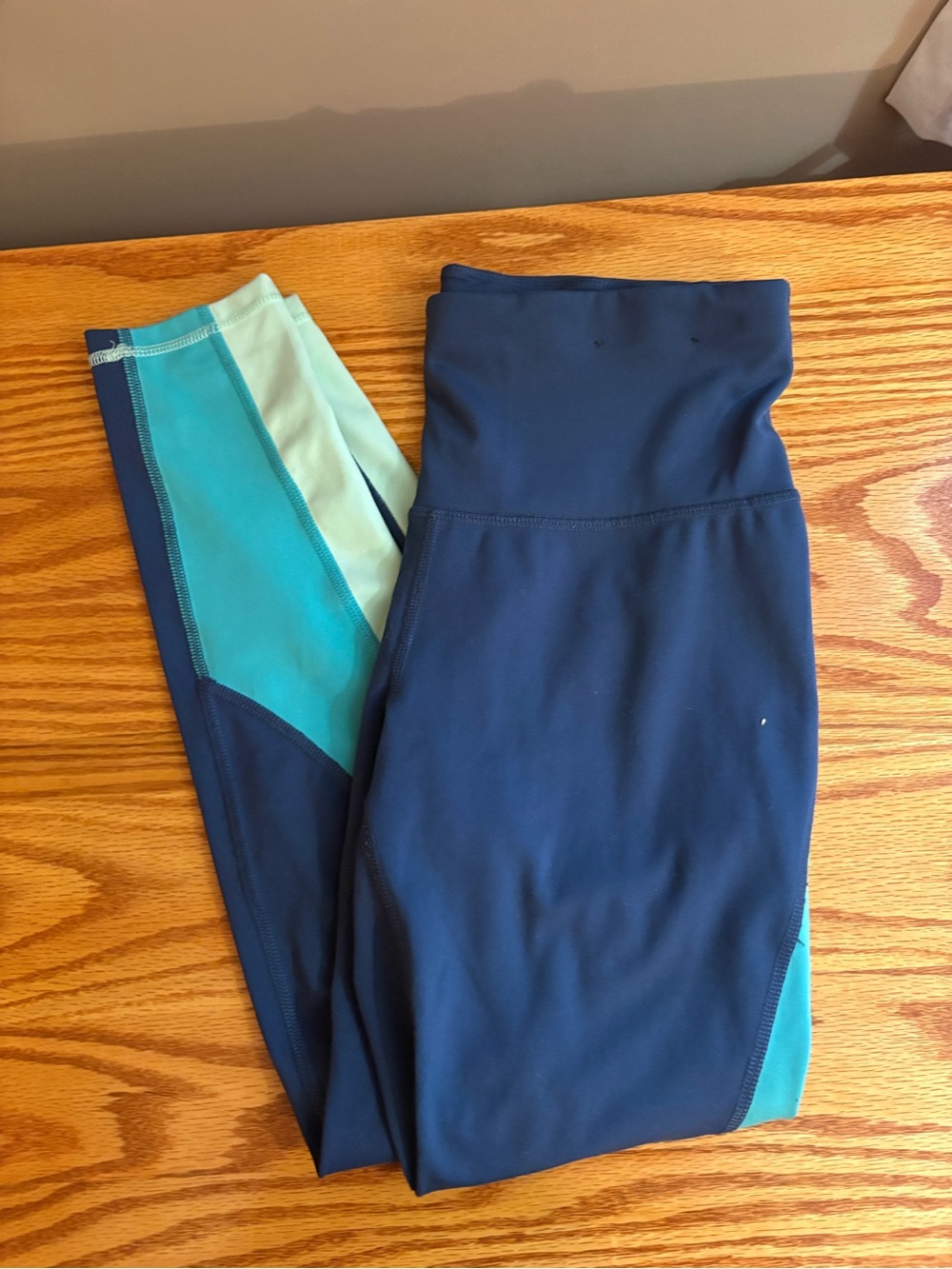 Xersion Blue and light blue color-blocked leggings